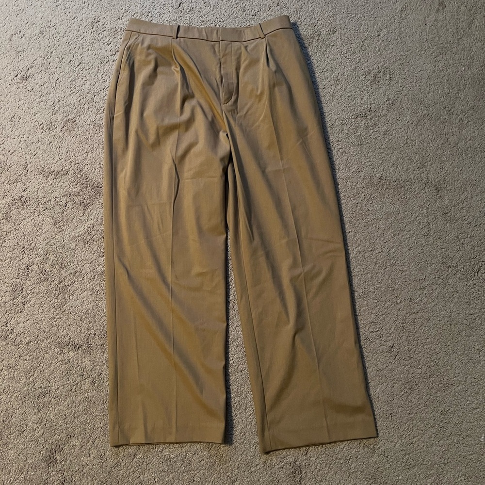 Uniqlo Wide Leg Pants in Khaki